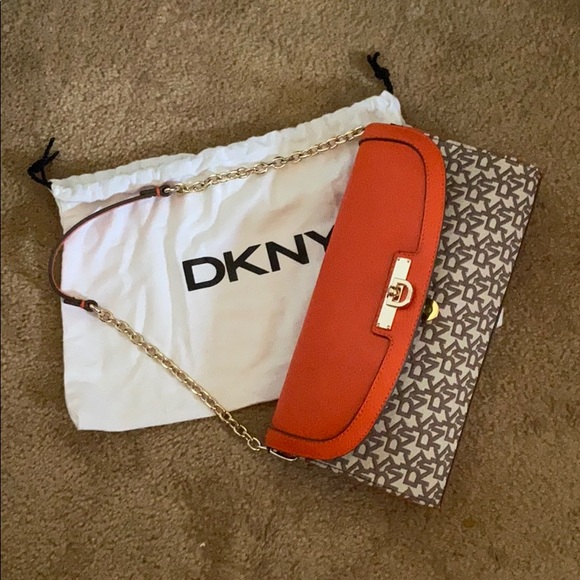 DKNY HANDBAG, comes with a duster bag. - Picture 2 of 6